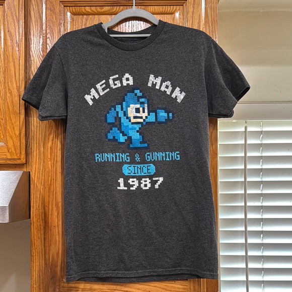 MEN’s Mega Man Graphic T-Shirt size SMALL (36-38) - Picture 1 of 4